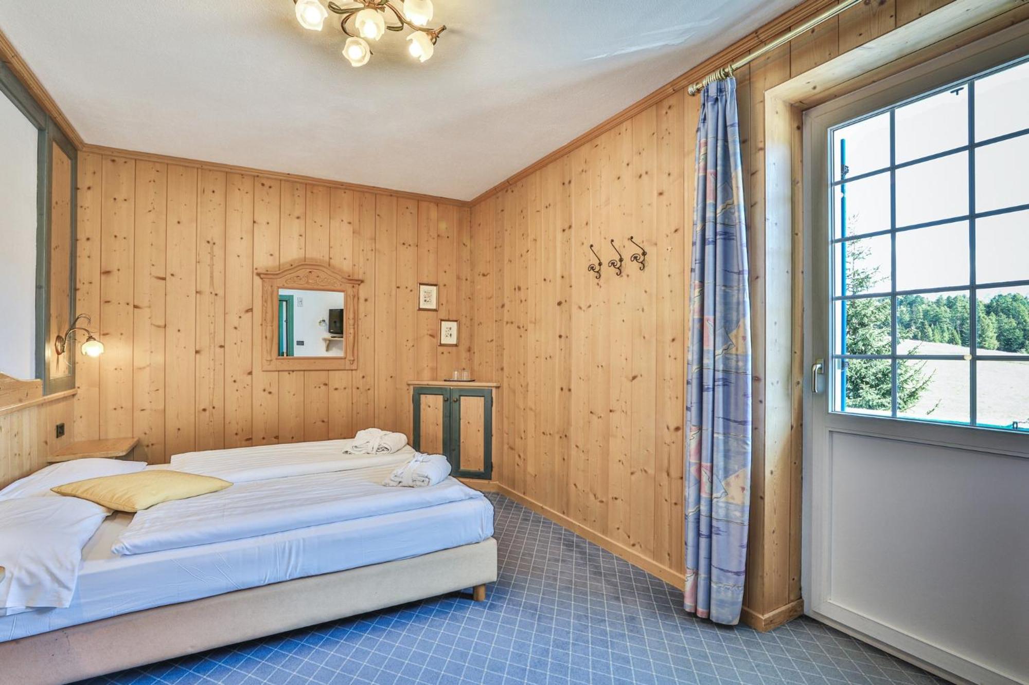 Mytime Hotels Savoy Vigo di Fassa Oda fotoğraf
